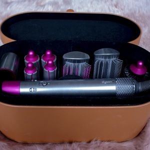 Dyson Airwrap. All attachments plus long barrel curling